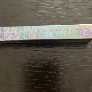 Urban decay eye pencil, watter proof , long lasting . Color MILDEW. Brand new .